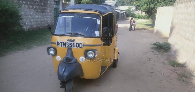 Piaggio 2016 Yellow - thumbnail 2