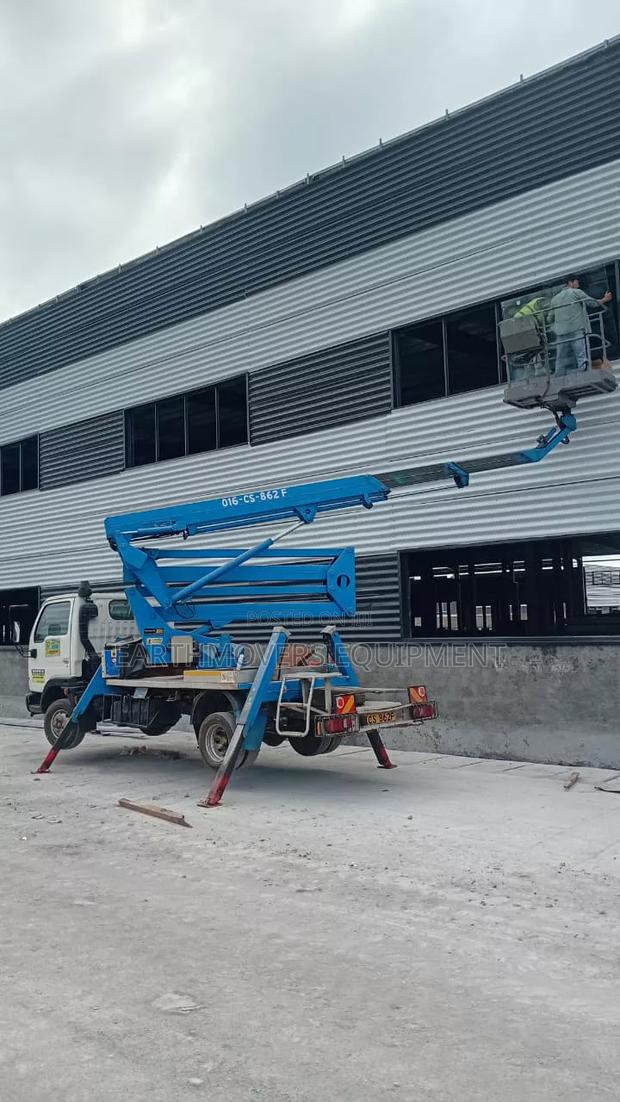 Man Lift Available - main view