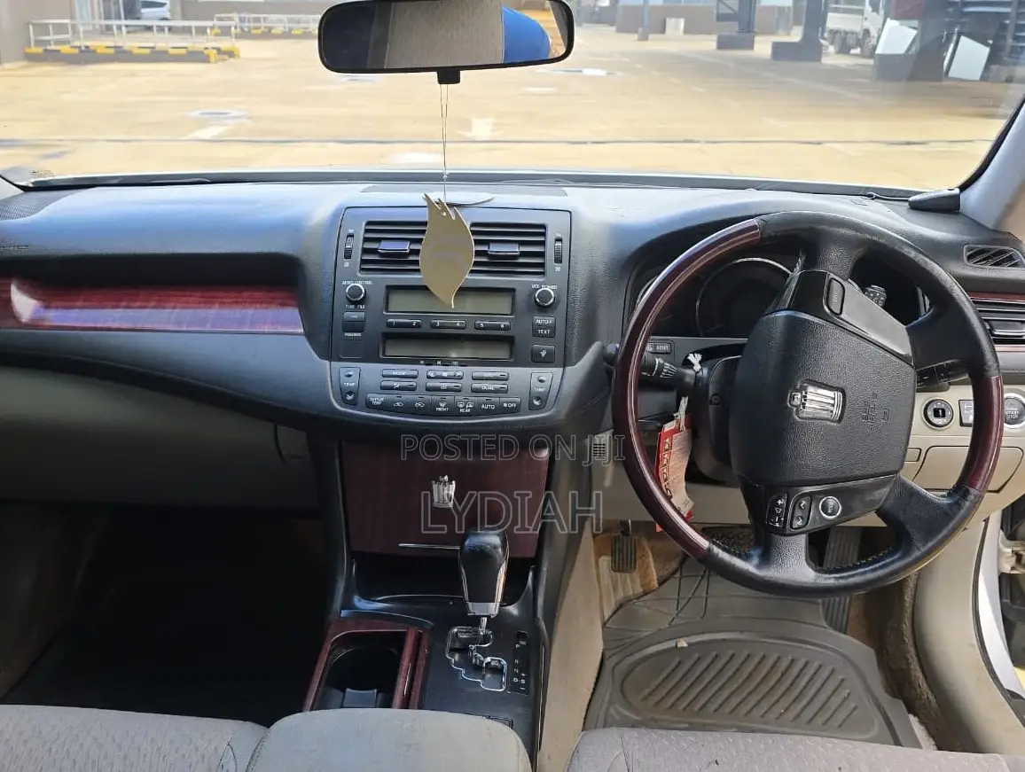 Toyota Crown 2008 Silver