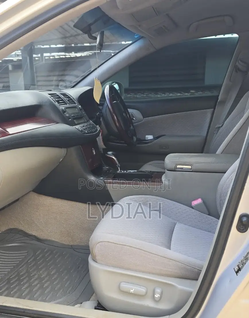 Toyota Crown 2008 Silver
