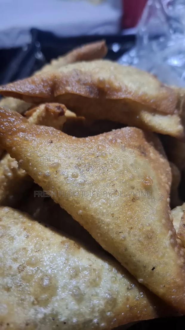 Fresh Samosa With Veggies - thumbnail 2