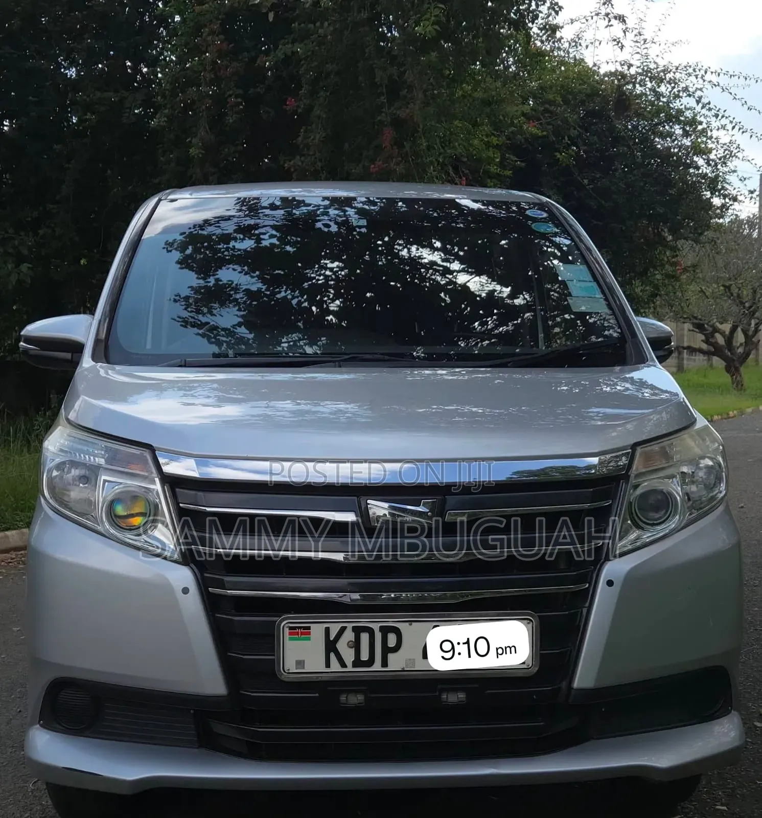 Toyota Noah 2016 Silver