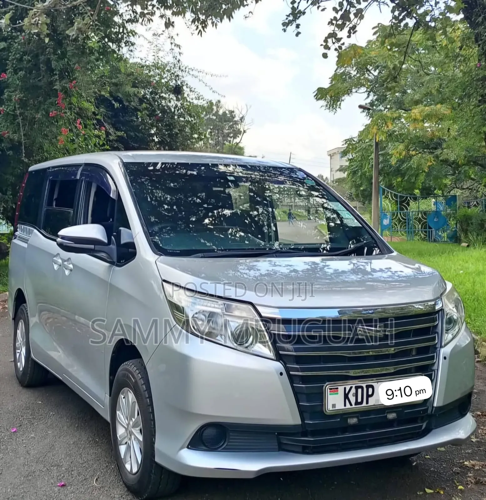 Toyota Noah 2016 Silver
