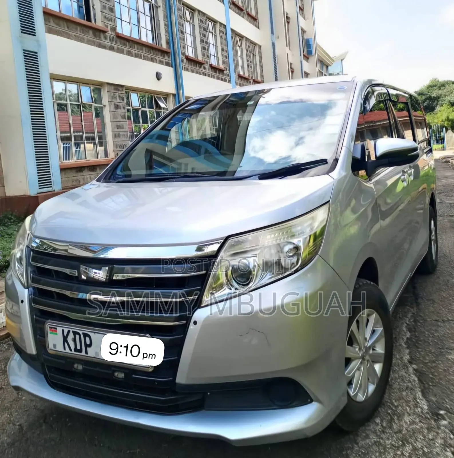 Toyota Noah 2016 Silver