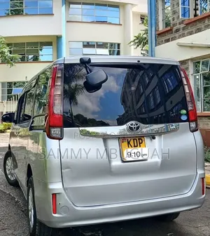 Toyota Noah 2016 Silver