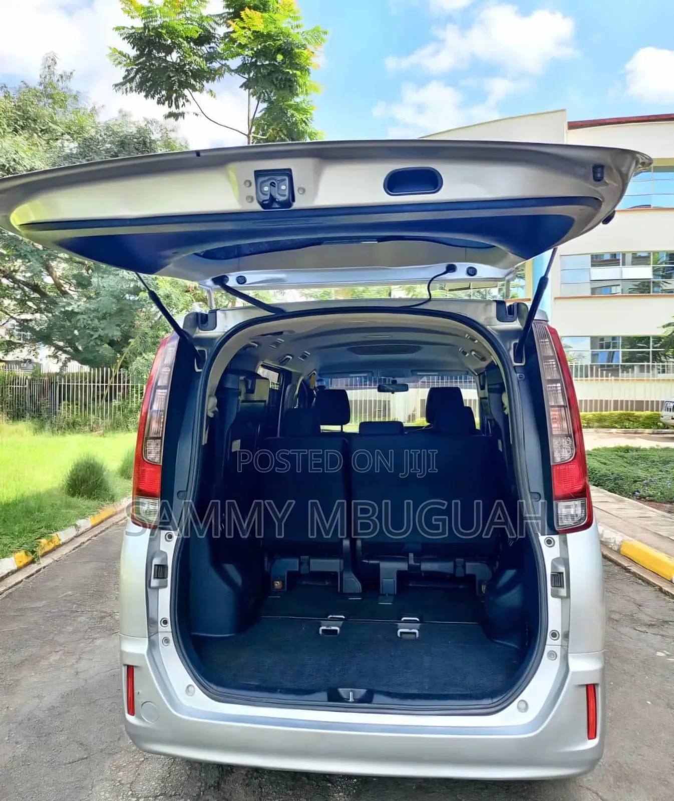 Toyota Noah 2016 Silver