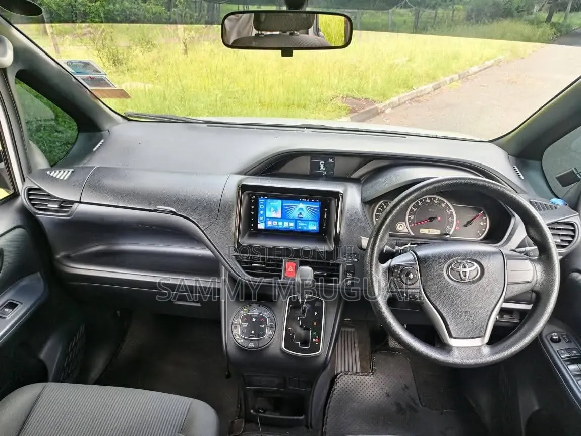 Toyota Noah 2016 Silver