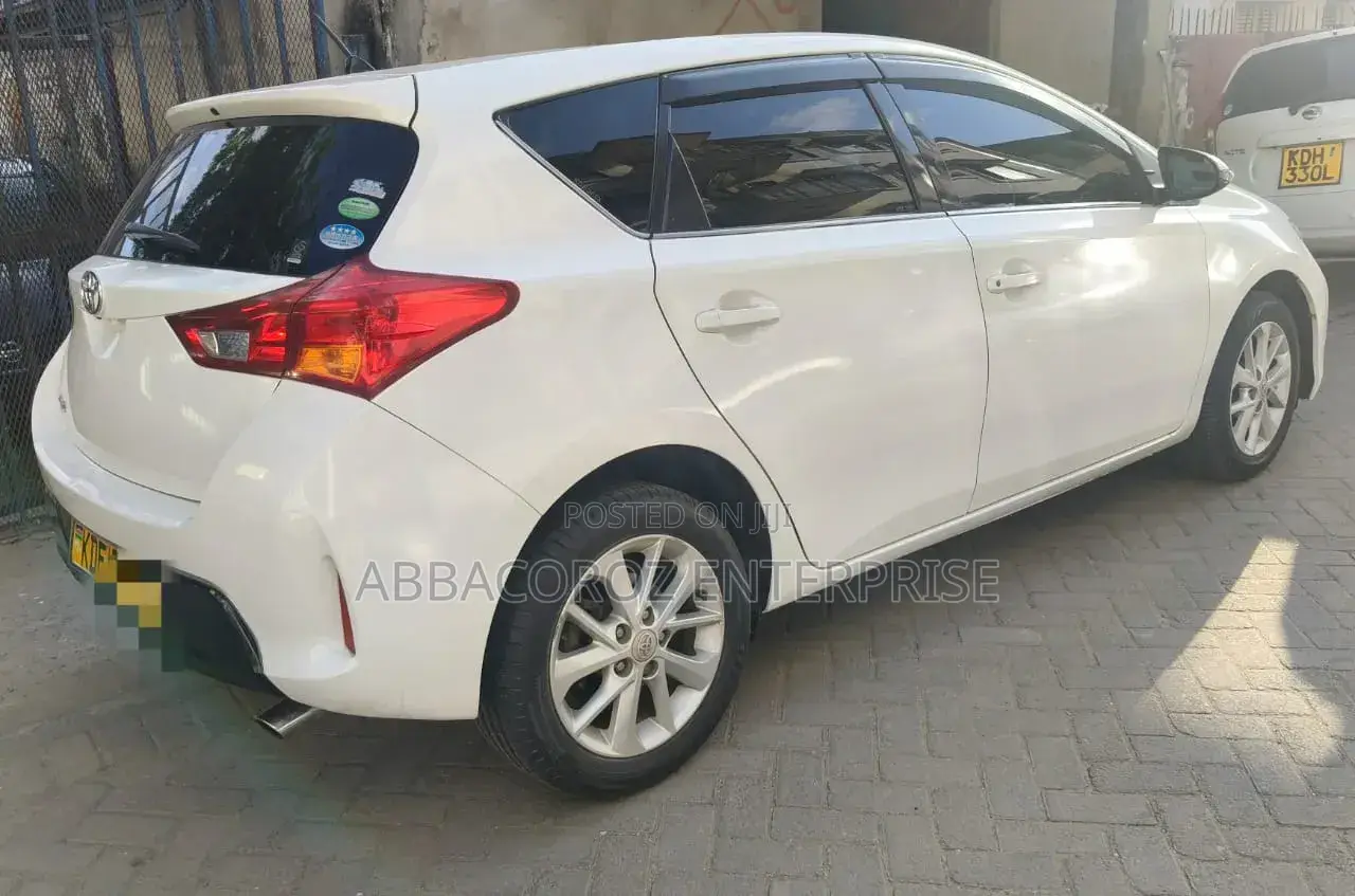 Toyota Auris 2015 Pearl