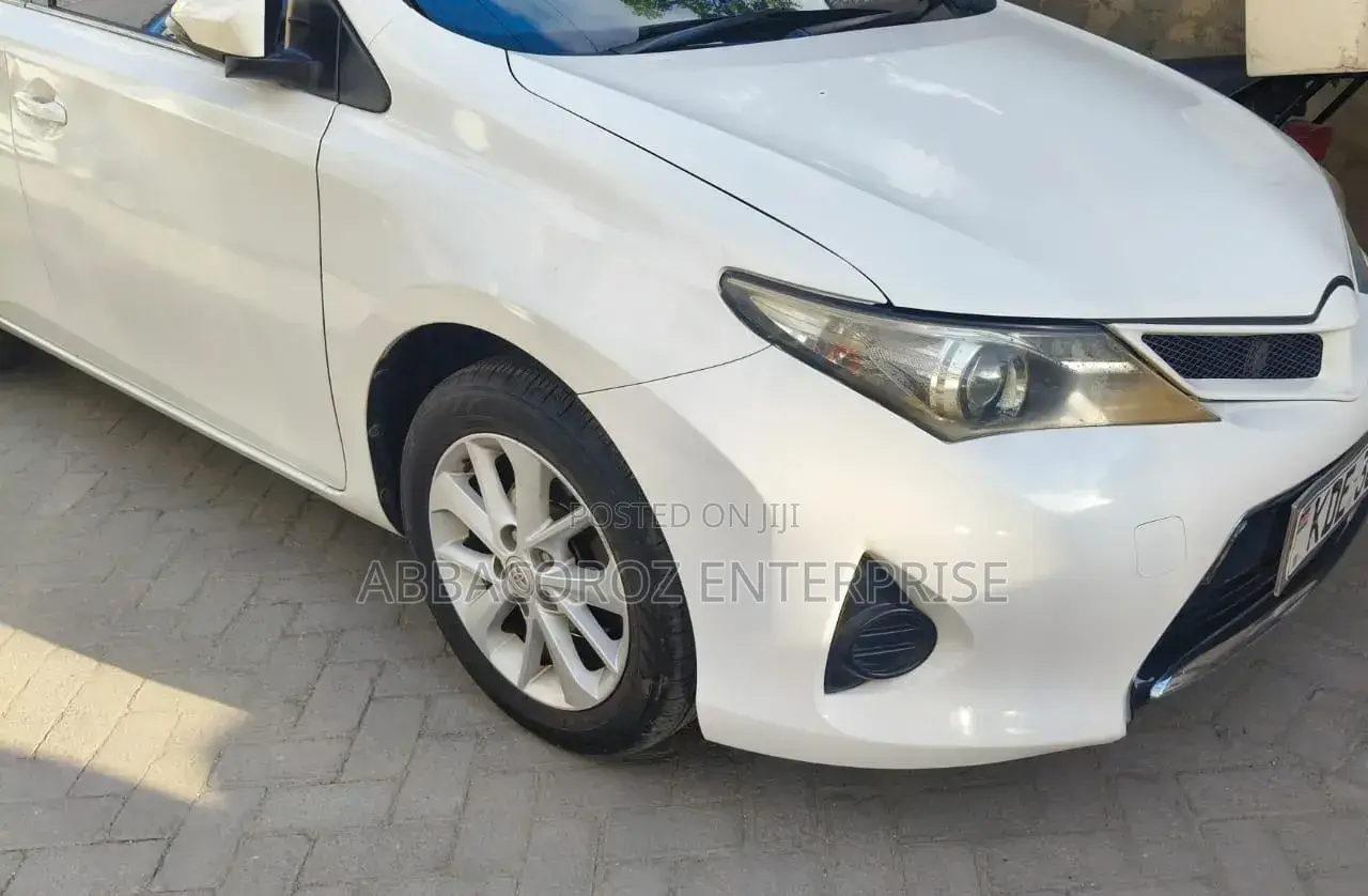 Toyota Auris 2015 Pearl