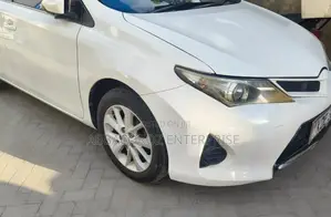 Toyota Auris 2015 Pearl