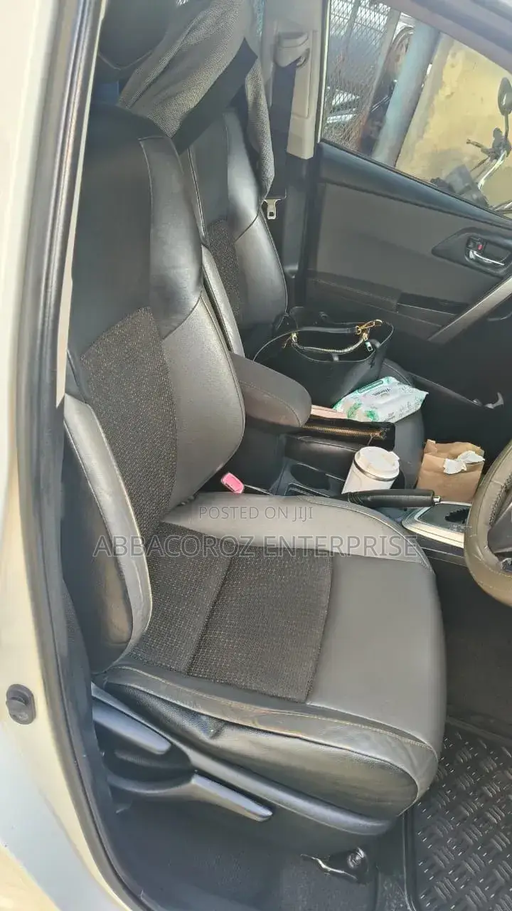 Toyota Auris 2015 Pearl