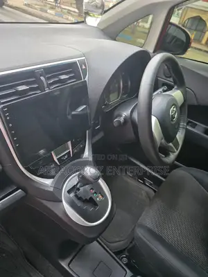 Toyota Ractis 1.5 AWD 2015 Red