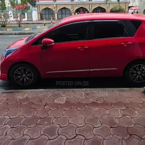 Toyota Ractis 1.5 AWD 2015 Red