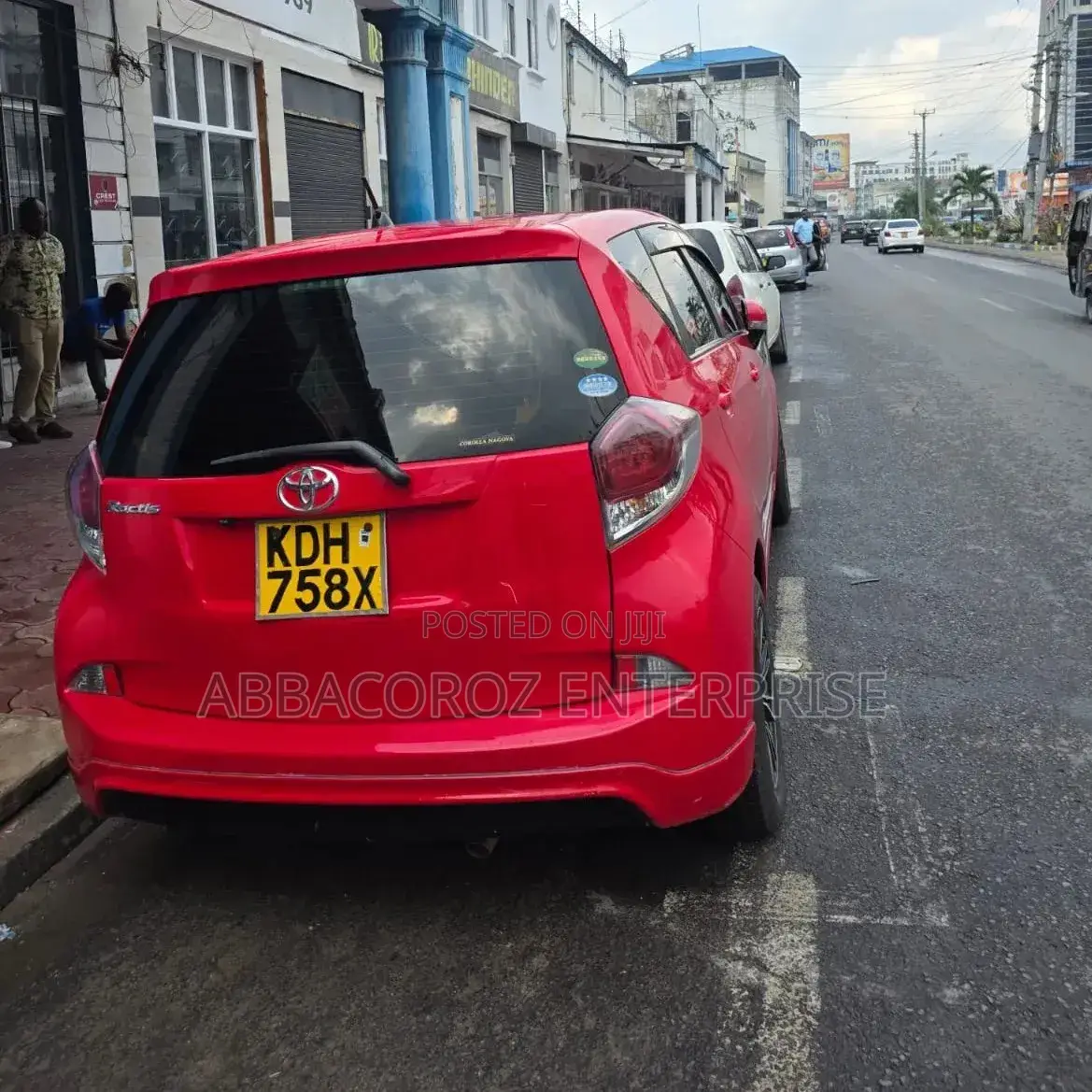 Toyota Ractis 1.5 AWD 2015 Red