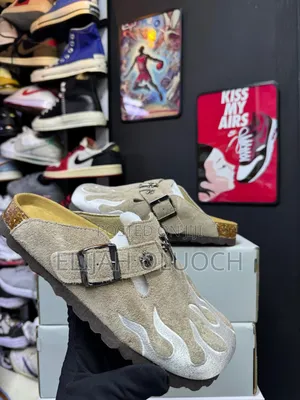 Beige Birkenstock “Flame Print”
Sizes :_38 39 40 41 42 43 44 45