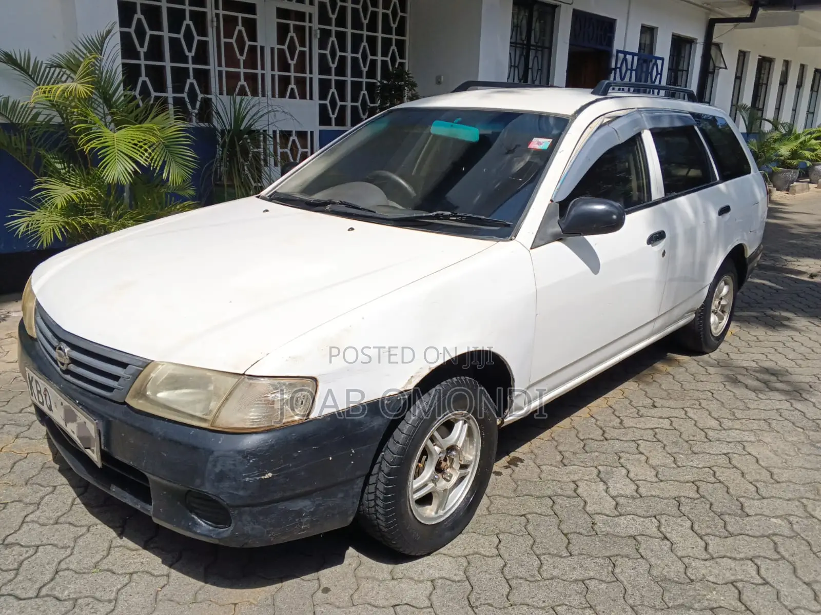 Nissan Advan 2004 White
