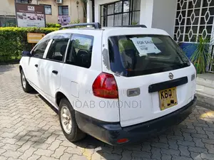 Nissan Advan 2004 White