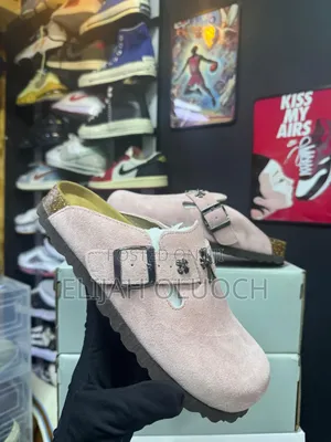 Pink Birkenstock “Chrome Hearts”
Sizes :_36 37 38 39 40 41 42 43_
