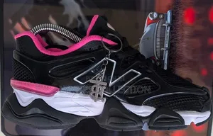Trendy New Balance 9060 Black/Pink - Ladies Streetwear Sneakers