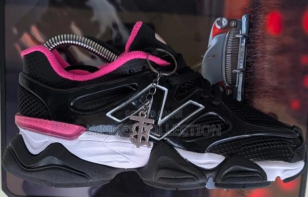 Trendy New Balance 9060 Black/Pink - Ladies Streetwear Sneakers