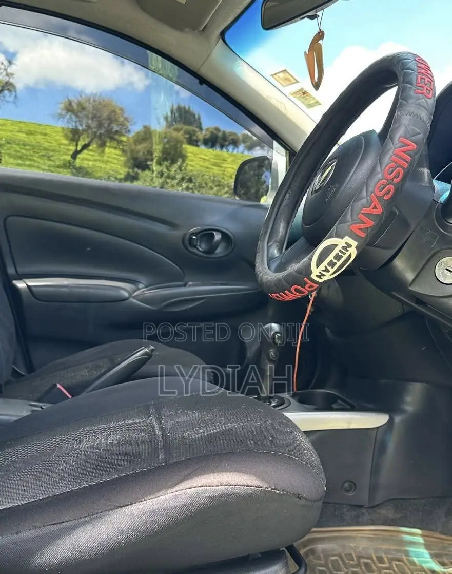 Nissan Tiida 2013 Silver