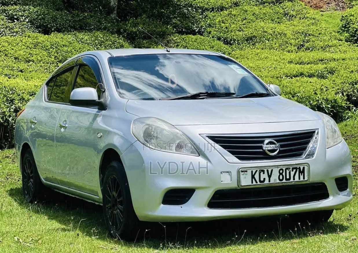 Nissan Tiida 2013 Silver