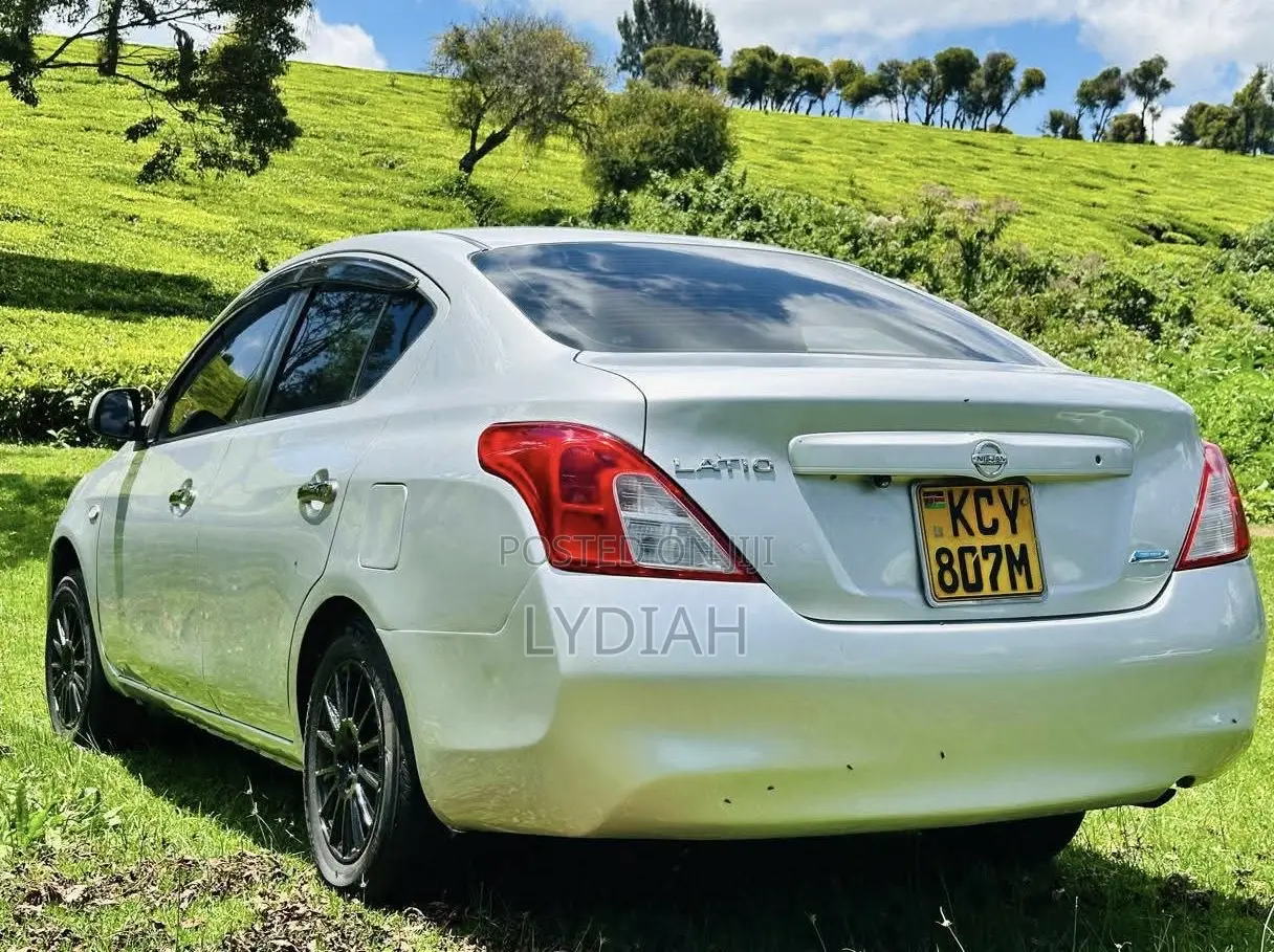Nissan Tiida 2013 Silver