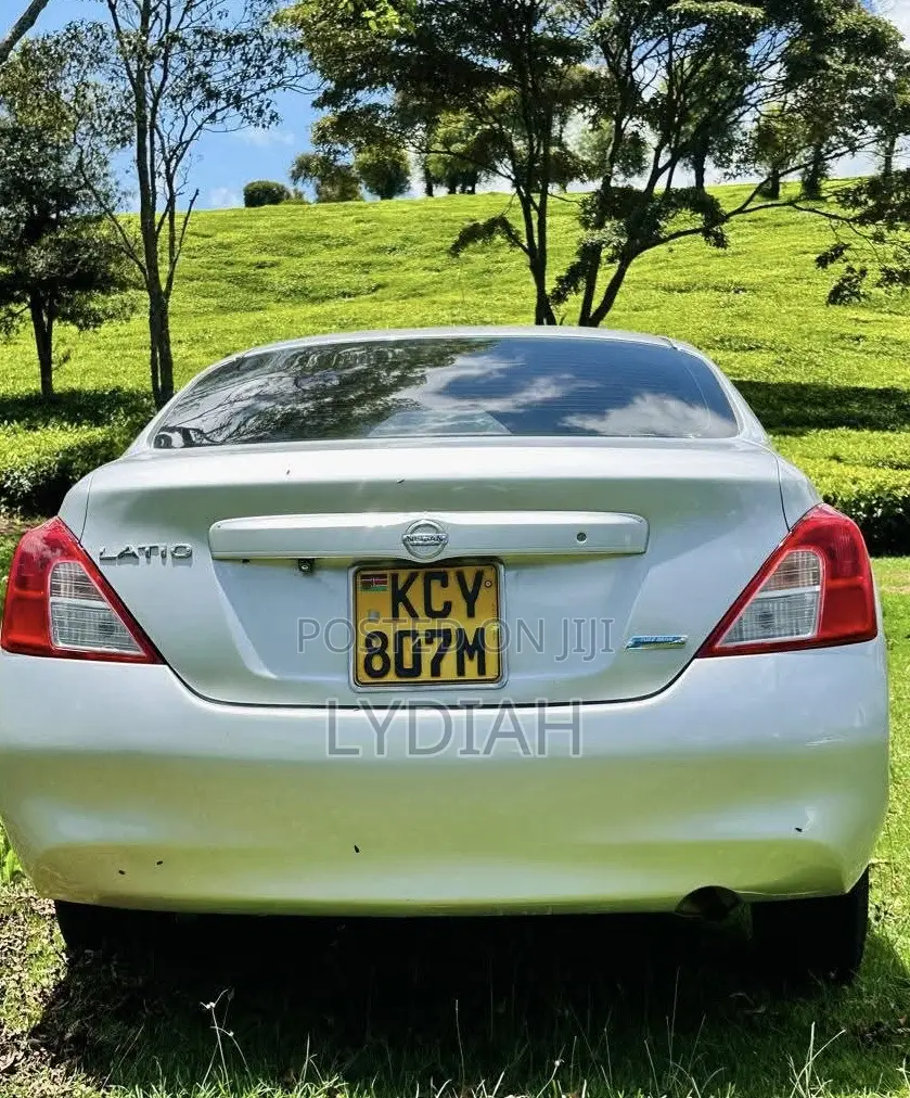 Nissan Tiida 2013 Silver