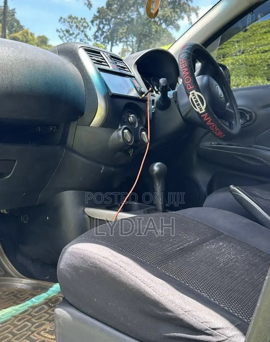 Nissan Tiida 2013 Silver