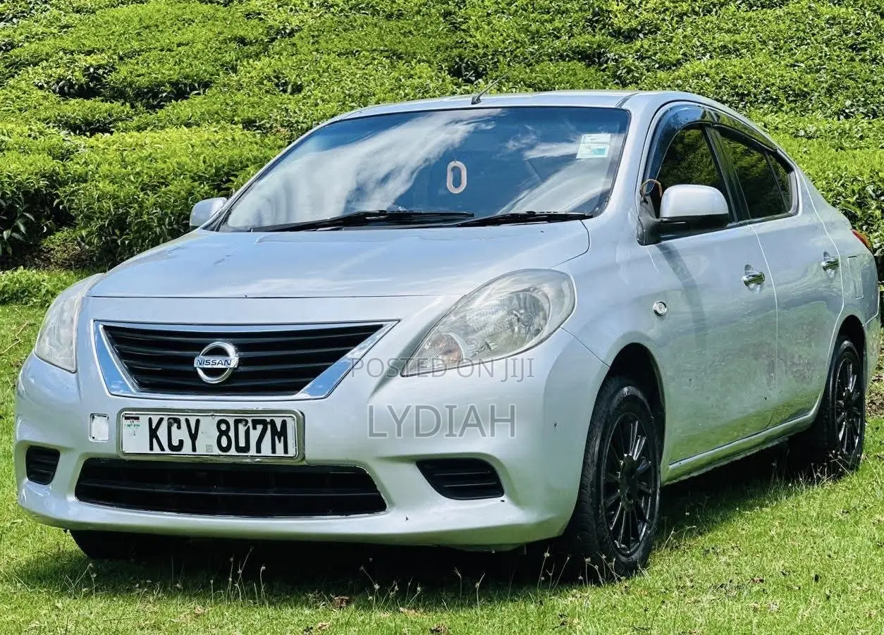 Nissan Tiida 2013 Silver