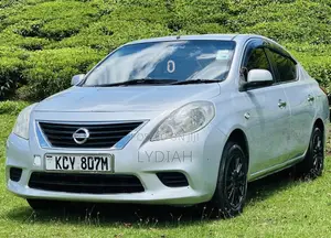 Nissan Tiida 2013 Silver