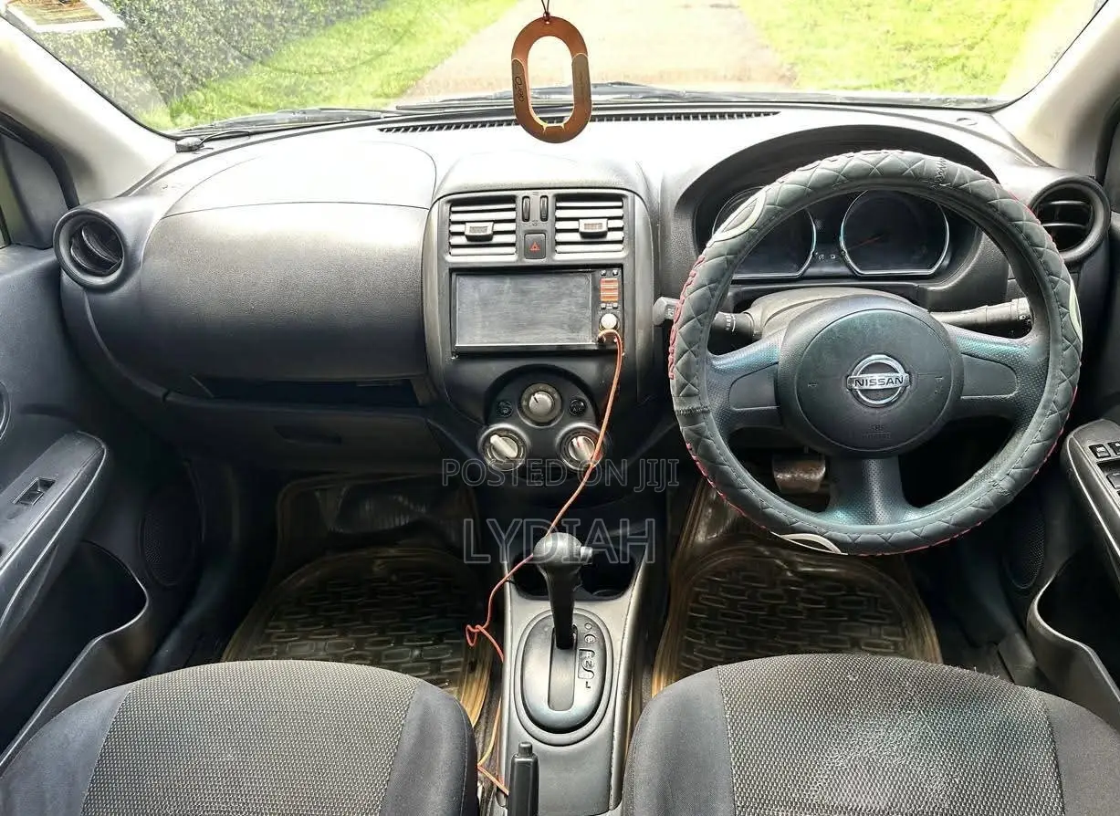 Nissan Tiida 2013 Silver