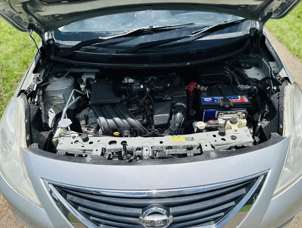Nissan Tiida 2013 Silver