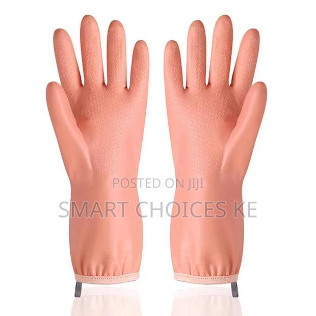 A Pair of Thickened Latex Gloves - thumbnail 3