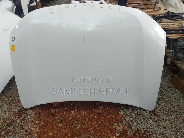 Mitsubishi Outlander Bonnet Cover