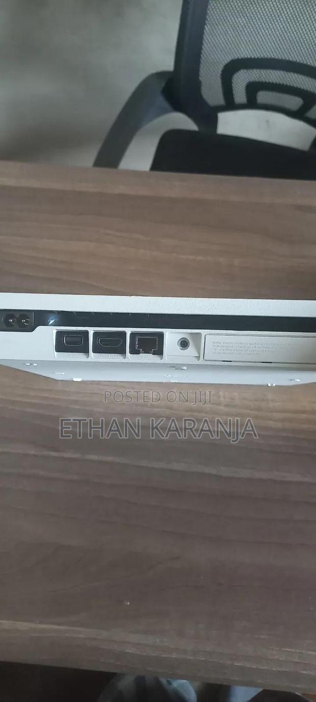 White Playstation 4 Slim. Ps4 Slim With 2 Pads - thumbnail 5