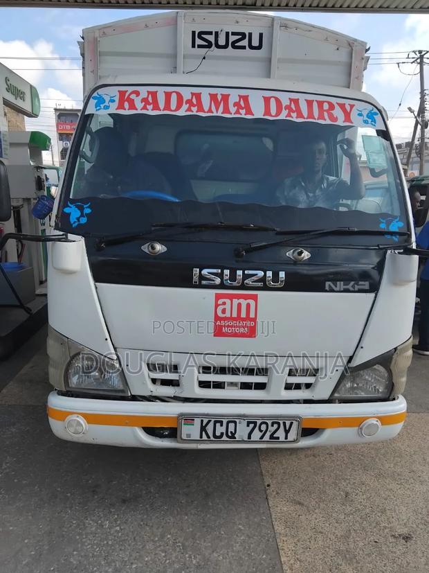 Clean Isuzu NKR 2018 White - thumbnail 5