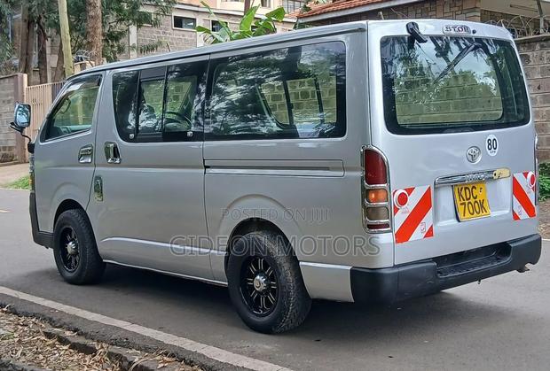 Toyota HiAce 2013 Silver - thumbnail 2