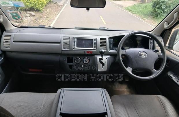 Toyota HiAce 2013 Silver - thumbnail 3