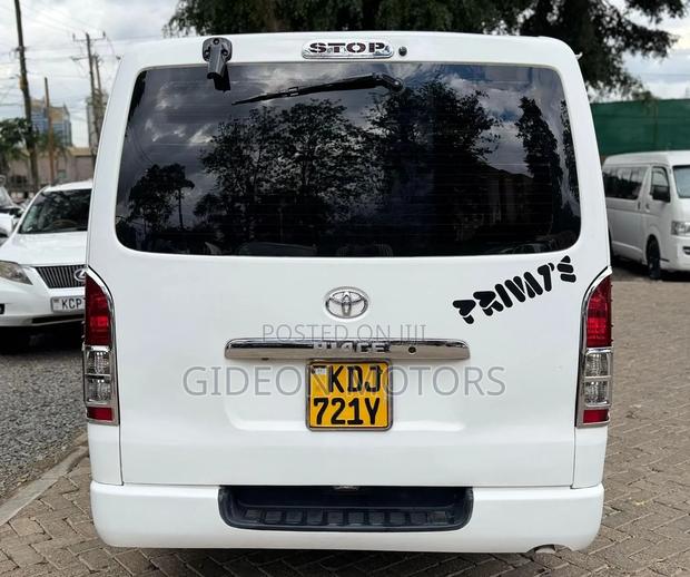 Toyota HiAce 2016 White - thumbnail 4