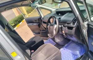 Toyota Noah 2.0 158hp FWD (8 Seater) 2012 Silver
