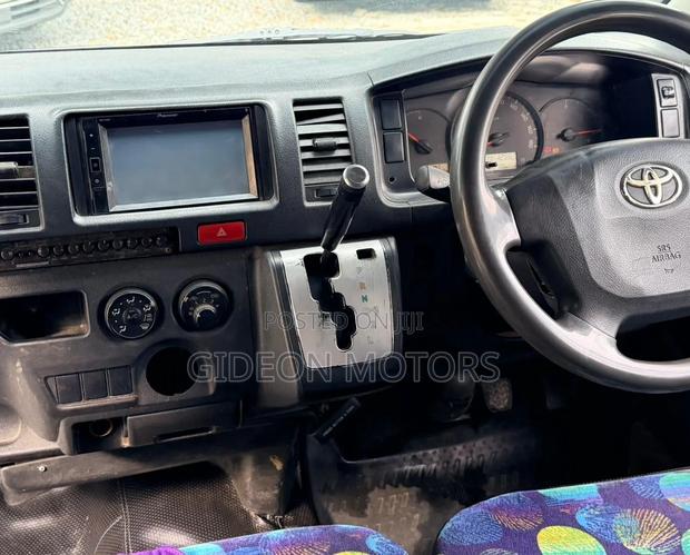 Toyota HiAce 2016 White - thumbnail 5