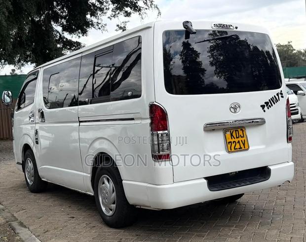 Toyota HiAce 2016 White - thumbnail 2