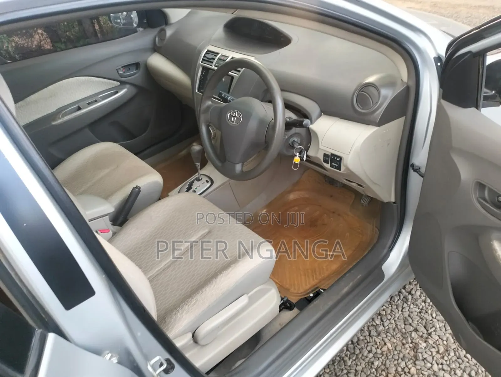 Toyota Belta 2010 Silver