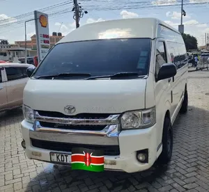 Toyota HiAce 2021 White