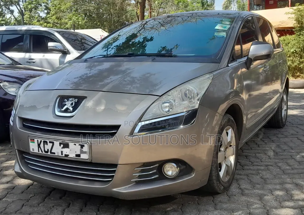 Peugeot 5008 2014 Green