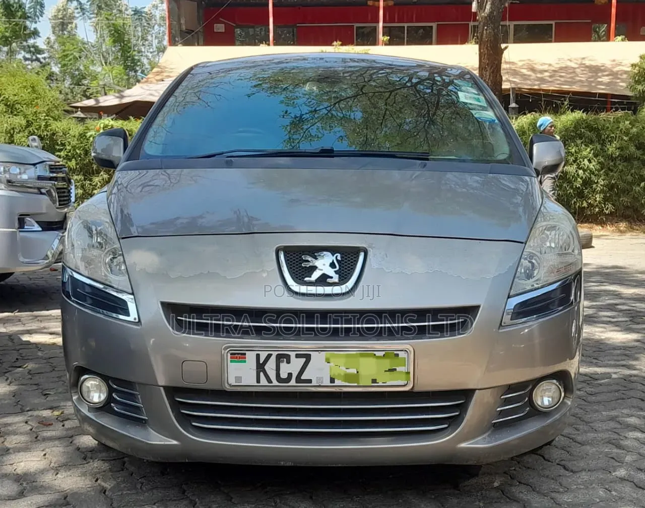 Peugeot 5008 2014 Green