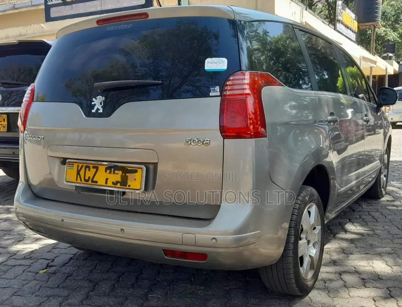 Peugeot 5008 2014 Green
