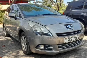 Peugeot 5008 2014 Green