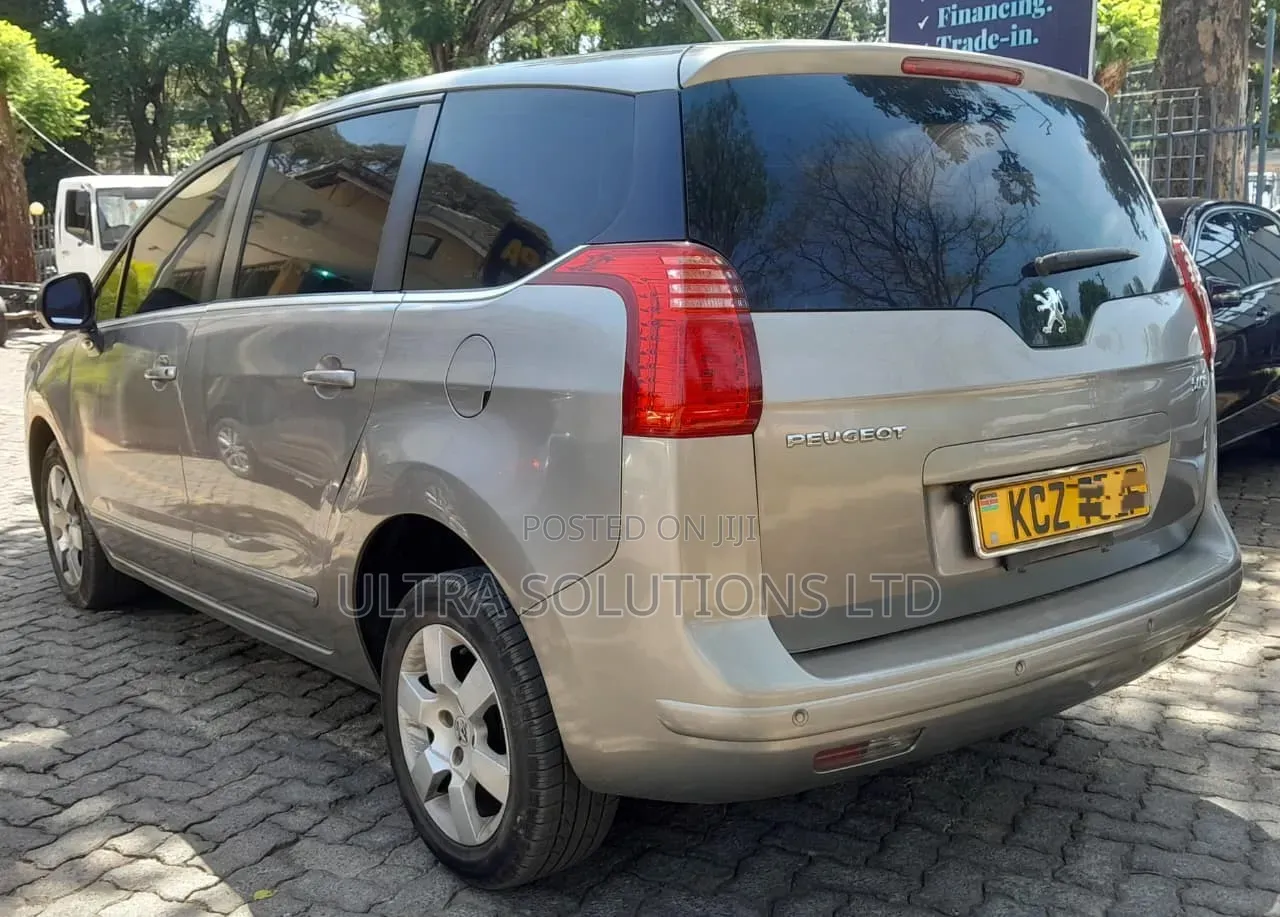 Peugeot 5008 2014 Green